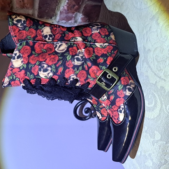 DRESSY GOTH BOOTS - Picture 4 of 8